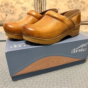 Dansko Professional - Distressed Honey - Size 37